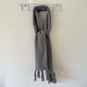 David and Young Cozy Gray Fuzzy Knit Scarf Fringe